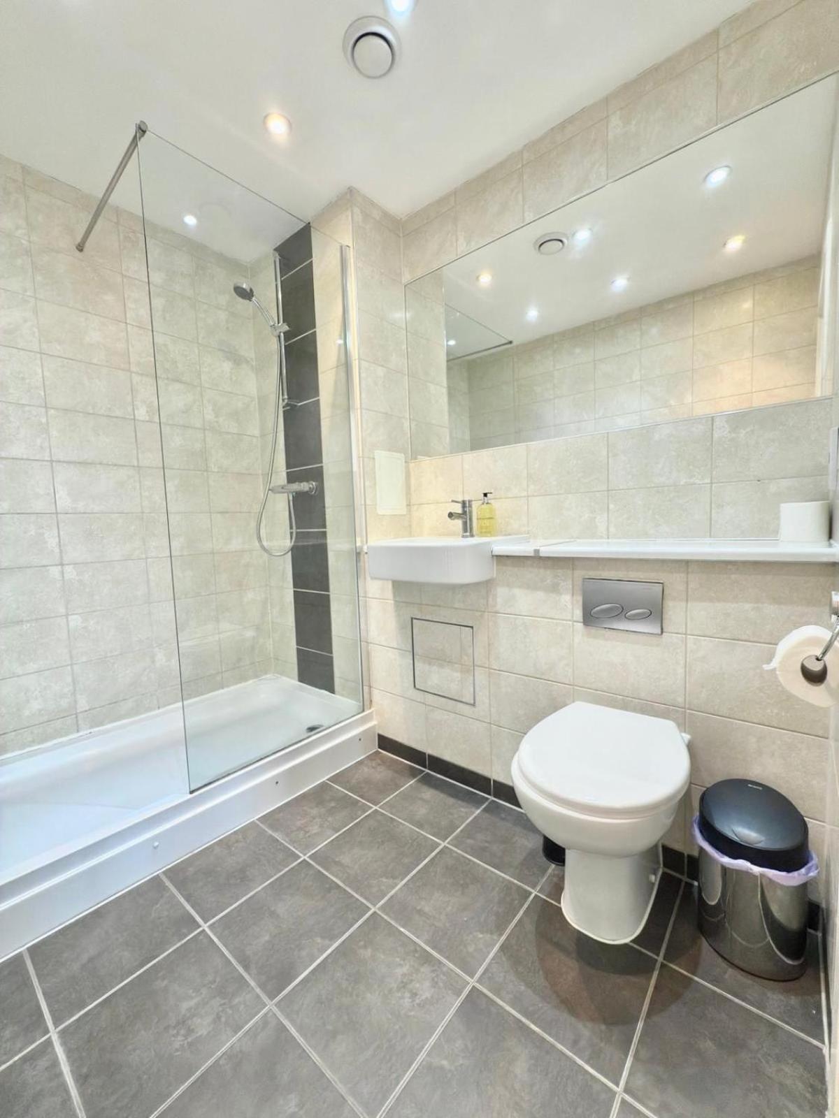 Stylish 2-bed Flat With Parking Apartamento *